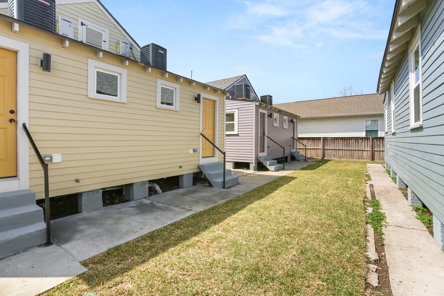 Building Photo - 8701 Green St