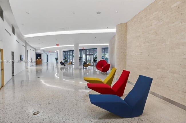 Building Photo - 601 NE 36th St