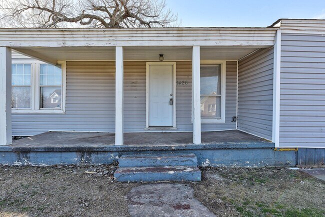 Building Photo - 1426 NE 24th St