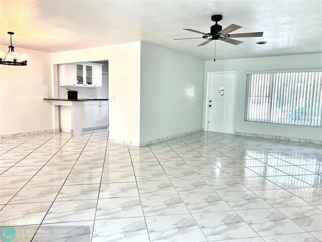 Building Photo - 1930 Windward Dr