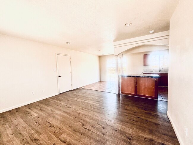 Building Photo - 960 Mckay Ct