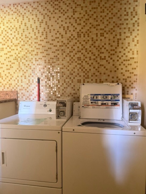 Building Photo - 801 Eastmont Dr
