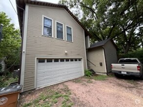 Building Photo - Charming Hyde Park 1BR Garage apartment: C...