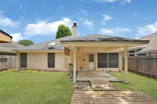 Building Photo - 10323 Emerald Pine Dr