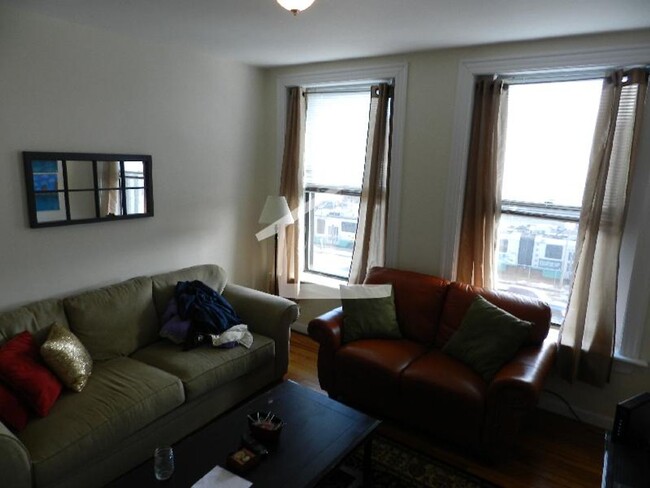 Building Photo - Renovated 3 bed. 1.5 bathroom on Cleveland...