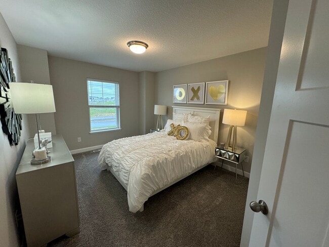 Building Photo - 3BD/ 3BA w/ Loft Townhome in Rosemount Available!