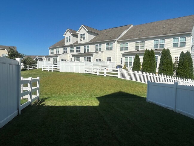 Building Photo - 941 Lansdowne Rd