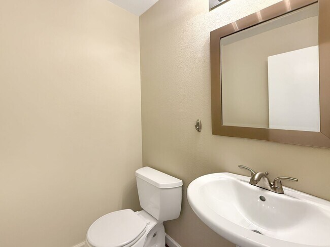Building Photo - $0 DEPOSIT OPTION. SPACIOUS 4-BEDROOM CENT...