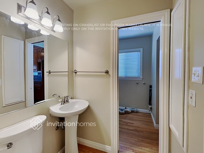 Building Photo - 4558 Albury Ave