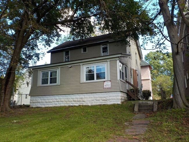Building Photo - 507 S Beech St
