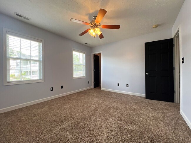 Building Photo - Overhills Creek Charmer