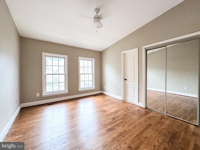 Building Photo - 3906 Valley Ridge Dr