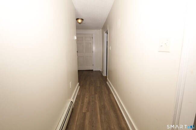 Building Photo - 204 Poquonock Ave