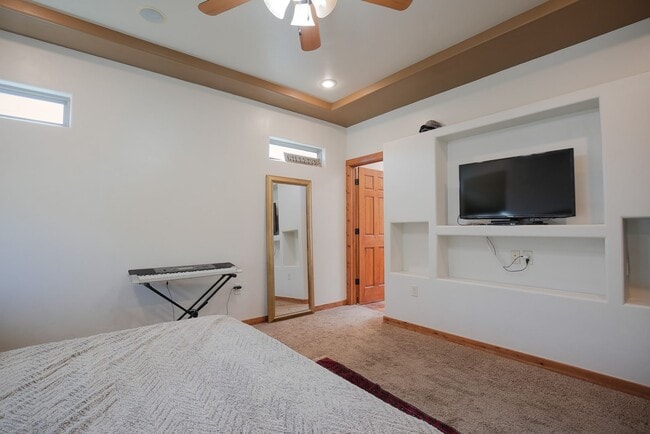 Building Photo - Roomy 4 bedroom Home with Solar Panels