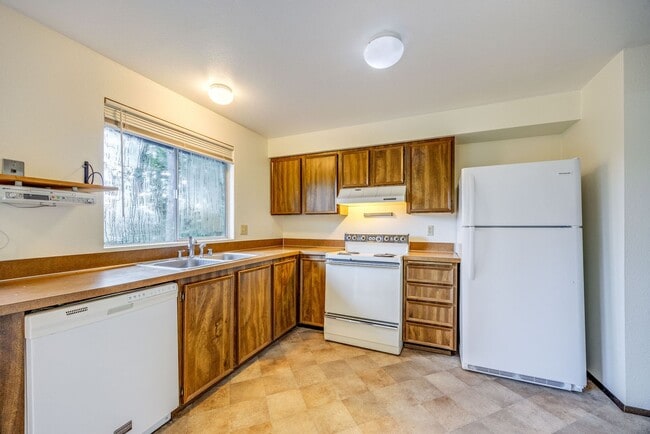 Building Photo - 4617 Basswood Ct SE