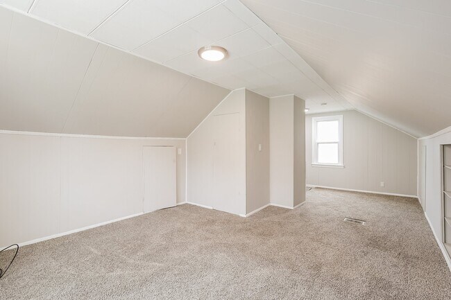 Building Photo - 312 De Villen Ave