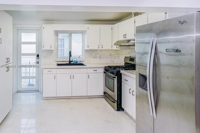 Building Photo - 5911 SW 6th St