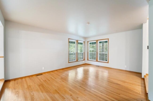 Building Photo - 4 bedroom in Woodinville WA 98077