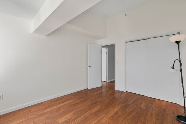 Building Photo - 196 Crown St