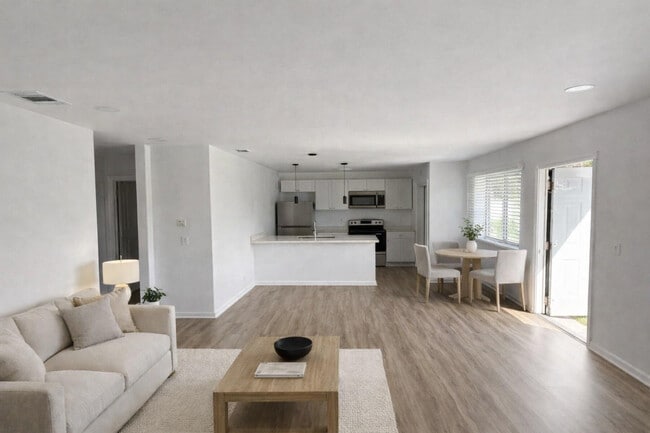 Building Photo - 902 E Tiffany Dr