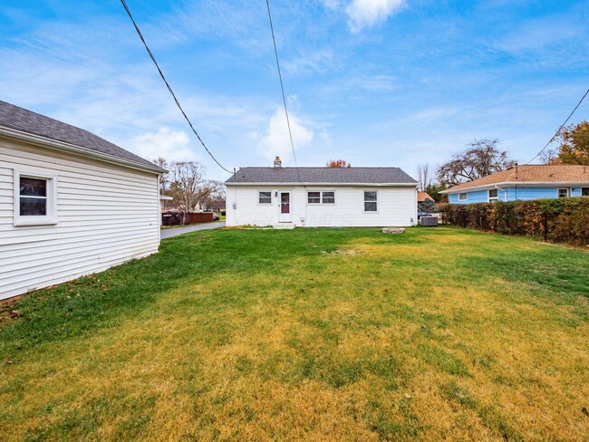 Building Photo - 2475 Swansea Rd