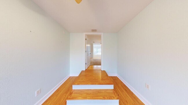 Building Photo - 100 Sweetbriar Lakes Dr