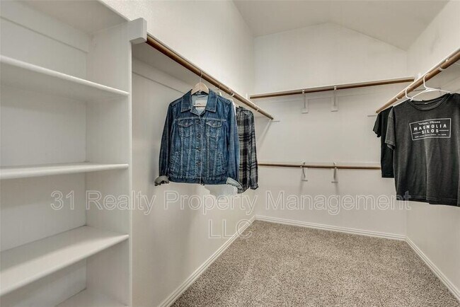 Building Photo - 5501 Fairfax Ct