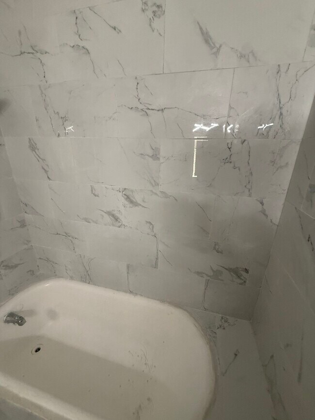 Building Photo - 746 N Schuyler Ave