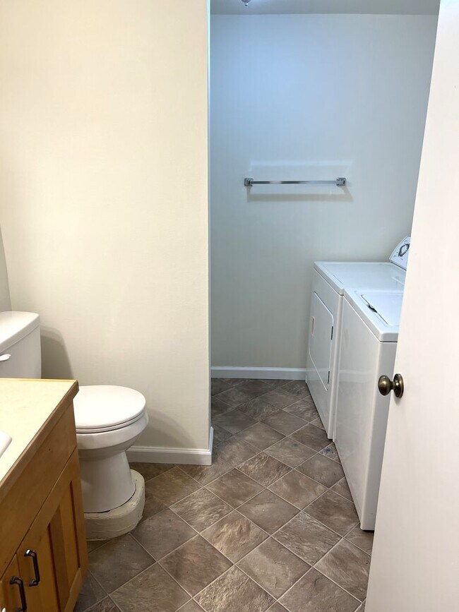 Building Photo - 8989/8987 Hoot Ridge Lane NW