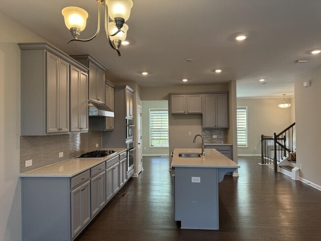 Building Photo - 381 Northaven Ave