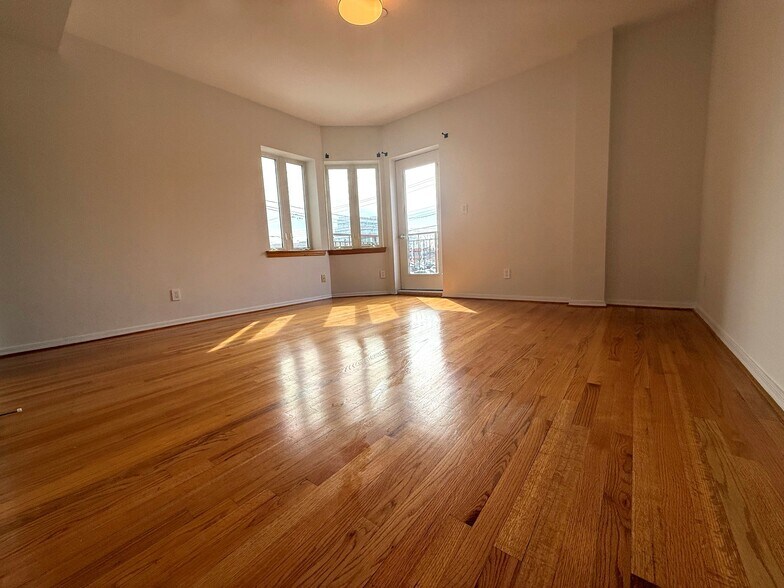 Building Photo - 1901 Voorhies Ave