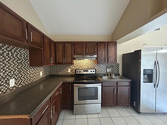 Building Photo - 8623 Oakridge Loop