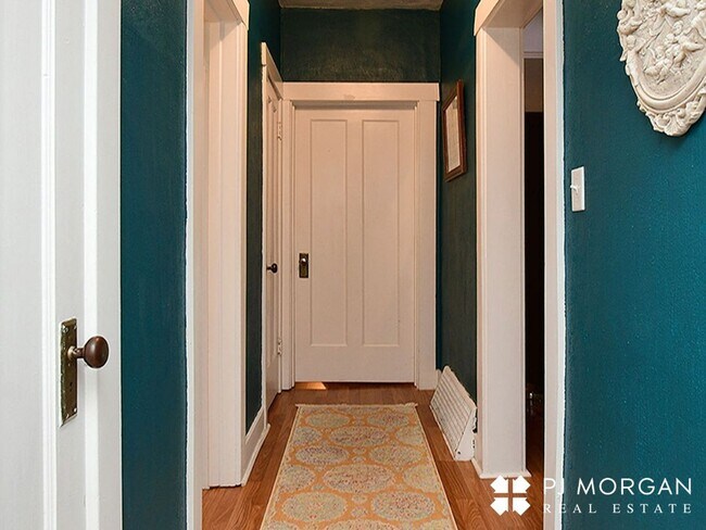 Building Photo - 5022I