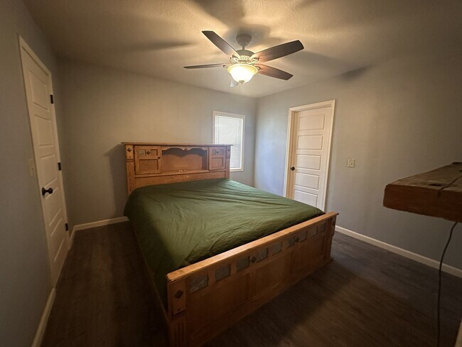 Building Photo - 3-bedroom, 2-bathroom Home