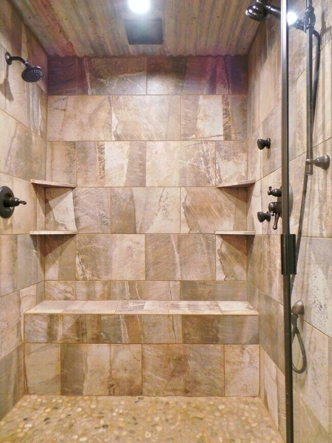 Building Photo - 8625 Grassbur Rd