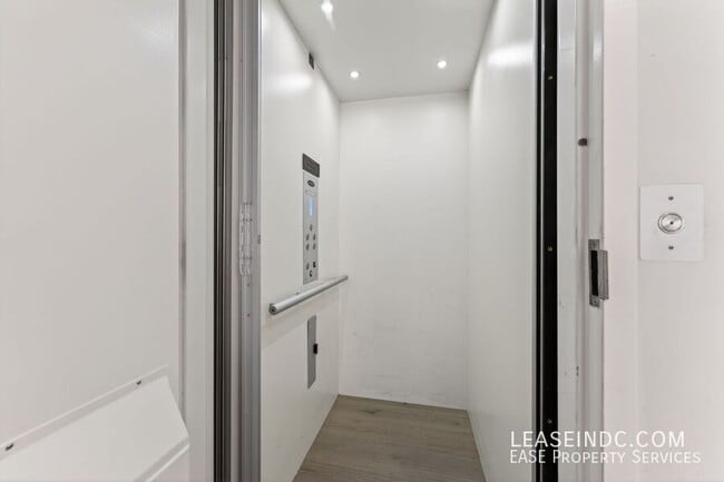 Building Photo - 1332 8th St NW