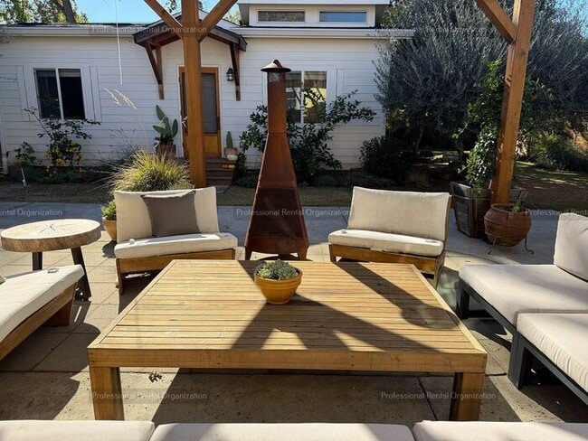 Building Photo - Wine Country Living at Its Finest