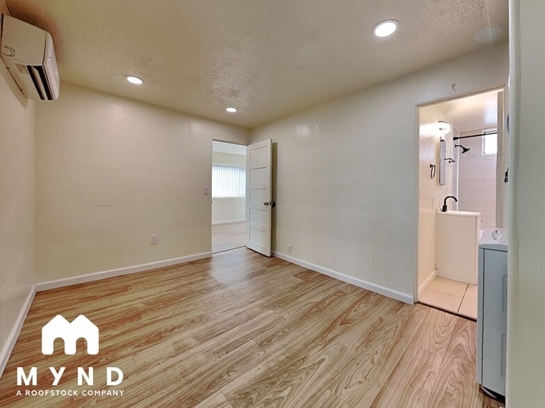 Building Photo - 6017 W Gardenia Ave