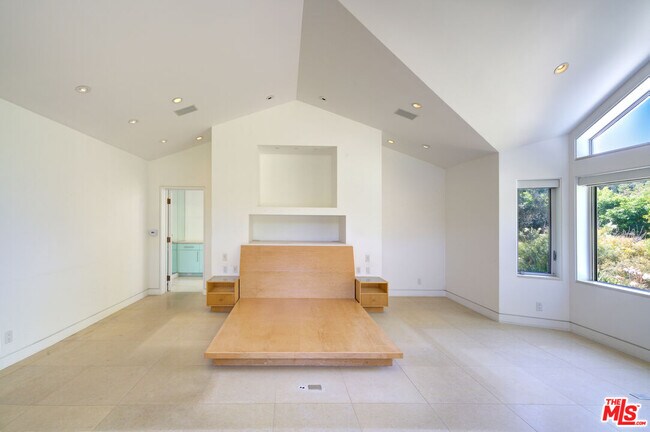 Building Photo - 6000 Philip Ave