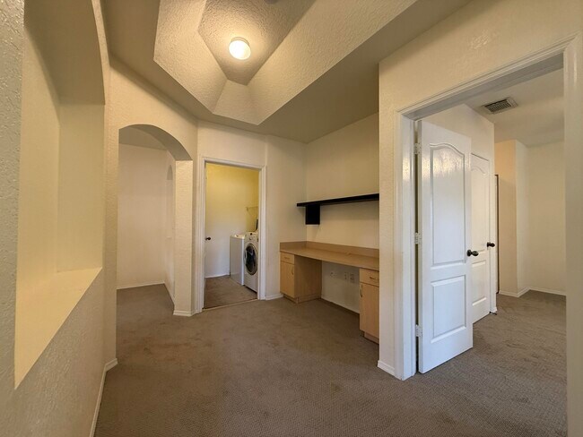 Building Photo - 1106 Belmont Pl