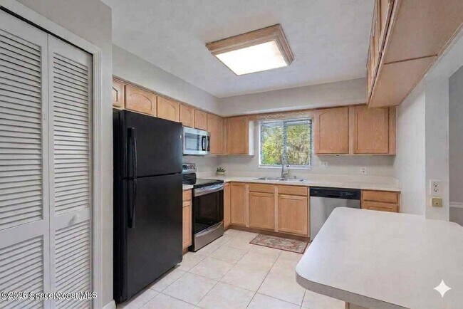 Building Photo - 2620 Redwood Ave
