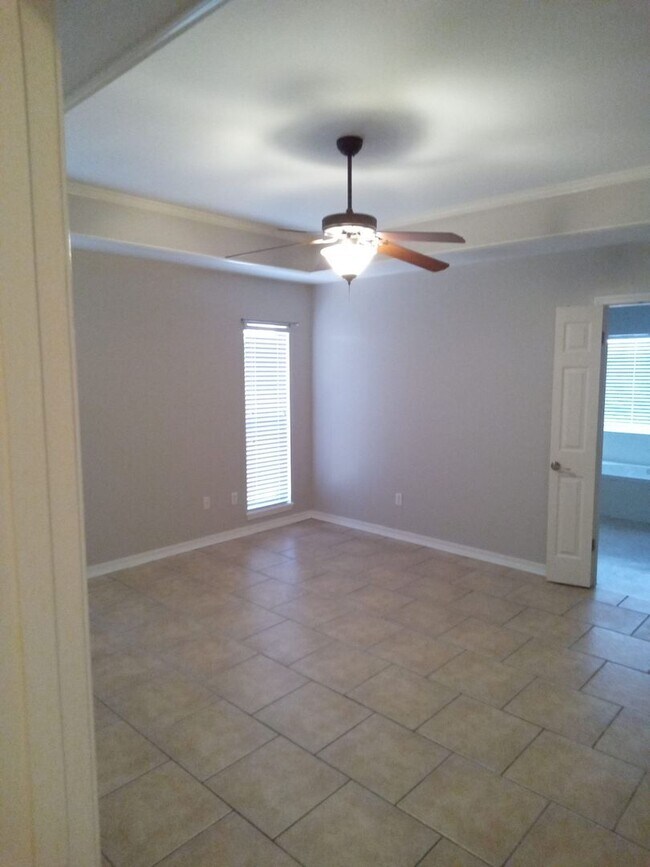 Building Photo - South Bossier Beauty!