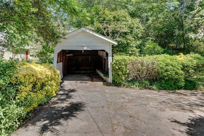 Building Photo - 812 Adair Ave NE