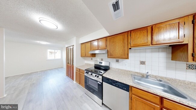 Building Photo - 7197 Cimarron Ct