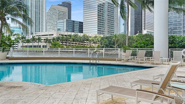 Building Photo - 801 Brickell Key Blvd
