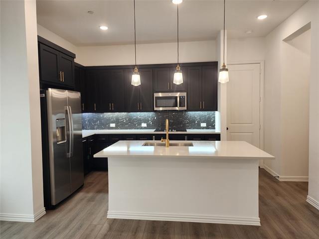 Building Photo - 627 Redwood Wy