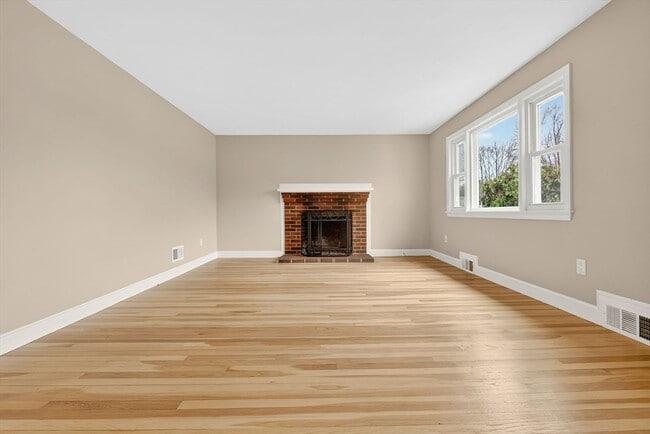 Building Photo - 24 Garden St