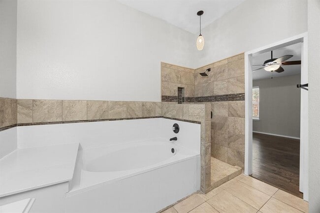 Building Photo - 119 Aguilar Dr