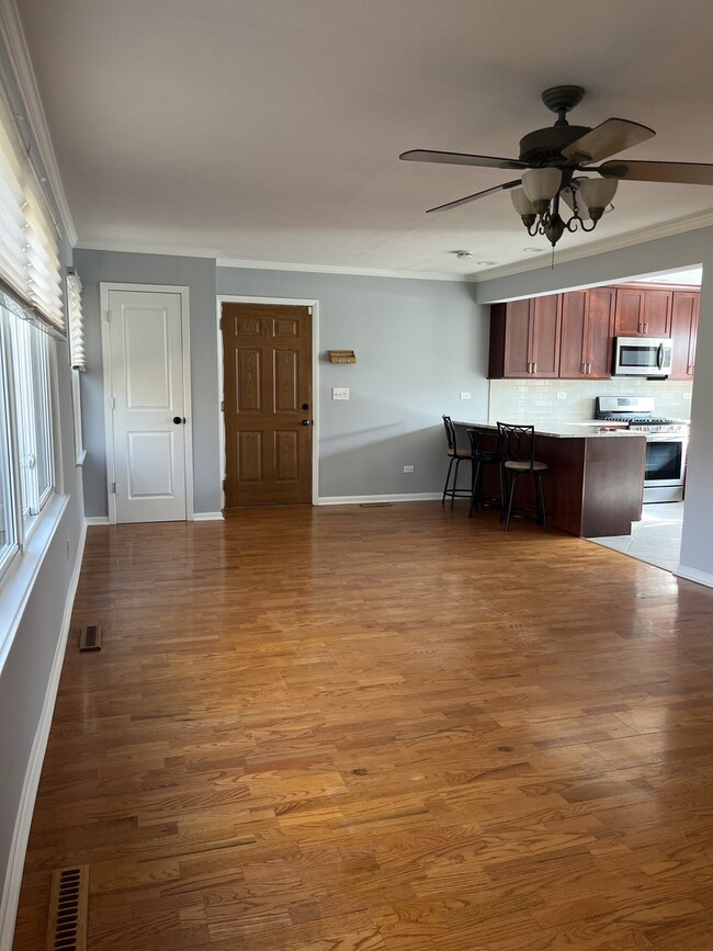 Building Photo - 587 Front St