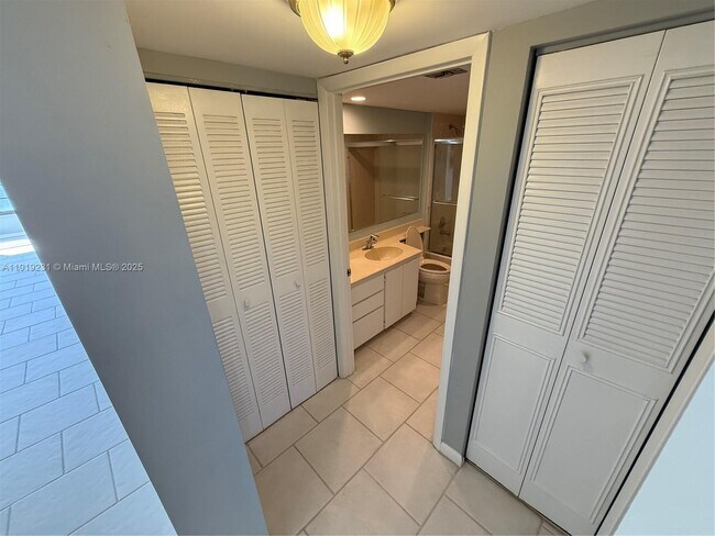 Building Photo - 1522 Whitehall Dr